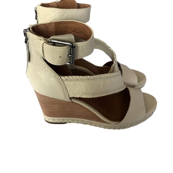 Frye Riviana Off White Feather Wedge Sandal 6 - Picture 5 of 8